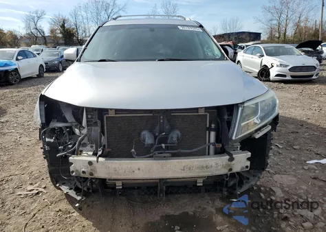 2015 Nissan Pathfinder S z USA, uszkodzony, nr VIN 5N1AR2MM2FC677055